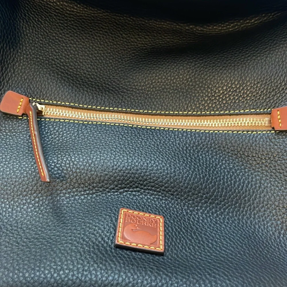 Dooney & Burke black leather shoulder bag - Picture 2 of 7